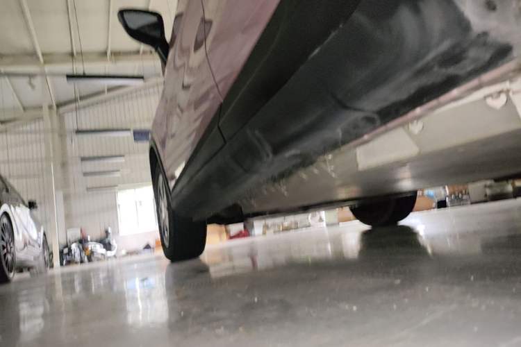 Used Geometry E Firefly 2024 301km Starlight Left Side Sill