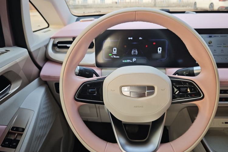 Used Geometry E Firefly 2024 301km Starlight Interior 5