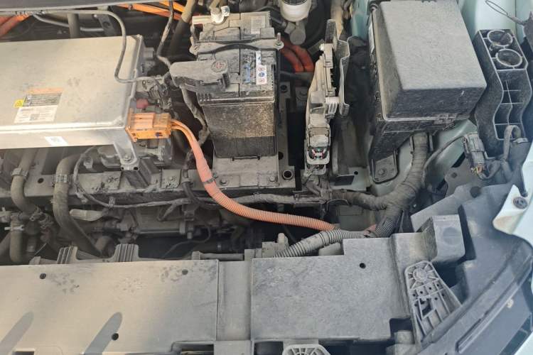 Used Geometry E Firefly 2024 301km Flowing Light Engine Bay Left