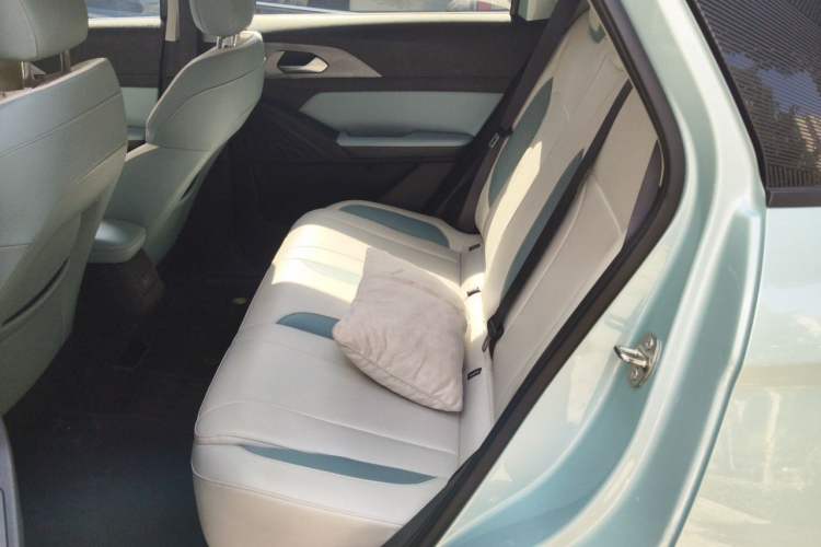 Used Geometry E Firefly 2024 401km Starlight Left Rear Seat