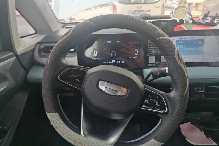 Used Geometry E Firefly 2024 301km Flowing Light Steering Wheel
