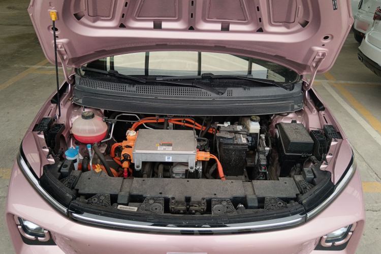 Used Geometry E Firefly 2024 401 km Fluorescent Engine Bay
