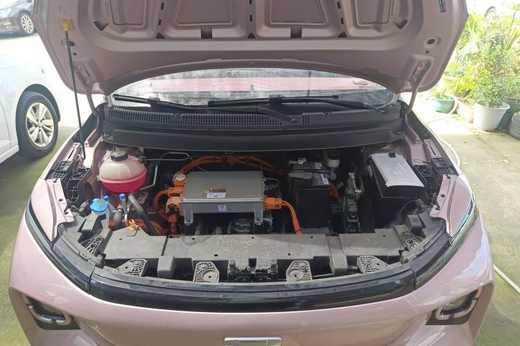 Used Geometry E Firefly 2024 301km Starlight Engine Bay