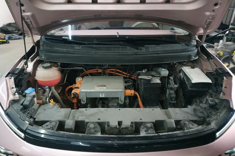 Used Geometry E Firefly 2024 301km Starlight Engine Bay