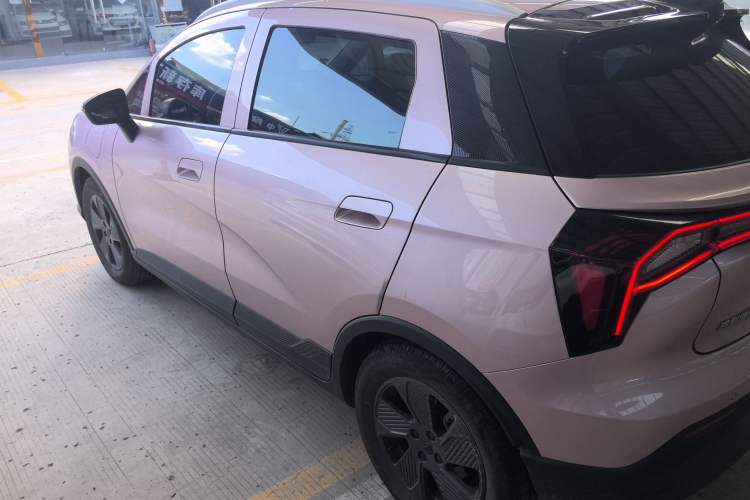 Used Geometry E Firefly 2024 401 km Fluorescent Exterior 3