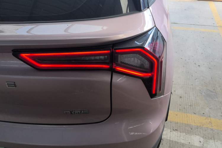 Used Geometry E Firefly 2024 401 km Fluorescent Exterior 6