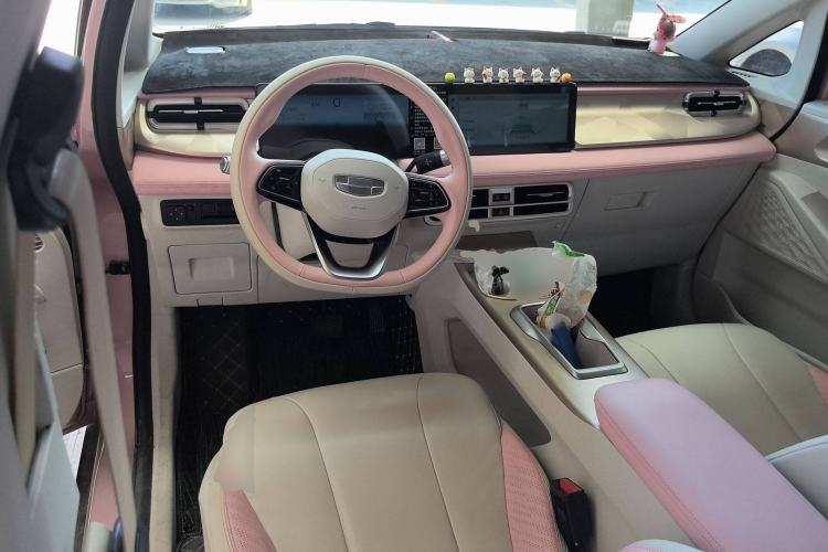 Used Geometry E Firefly 2024 401 km Fluorescent Interior 2