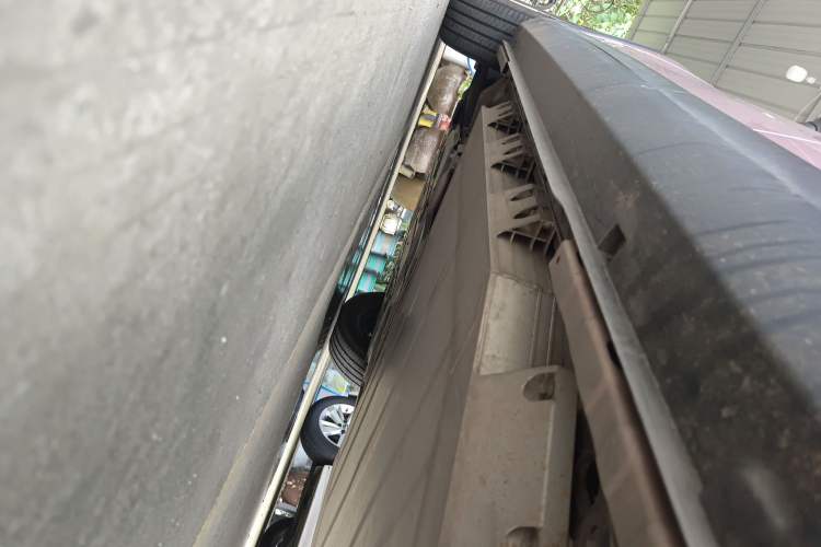 Used Geometry E Firefly 2024 301km Starlight Left Side Sill
