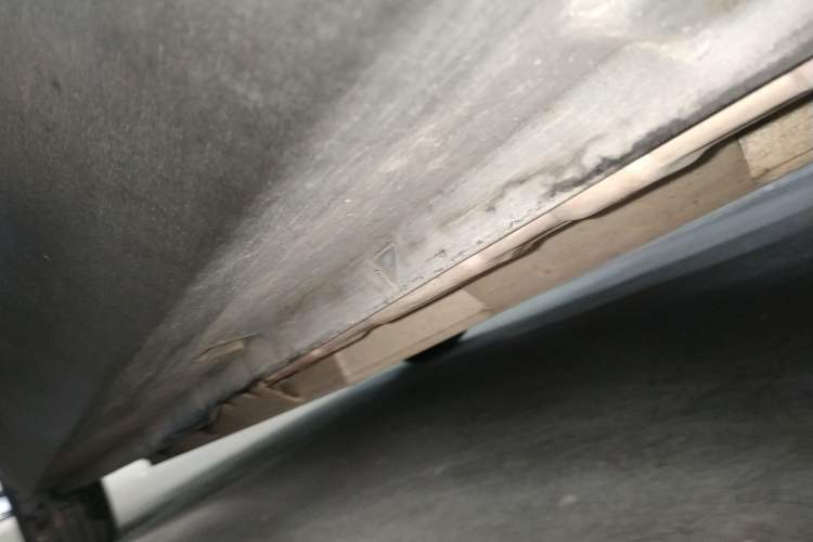 Used Geometry E Firefly 2024 301km Starlight Left Side Sill