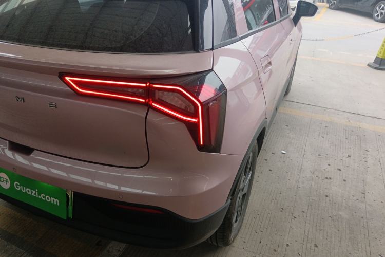 Used Geometry E Firefly 2024 401 km Fluorescent Right Rear Taillight