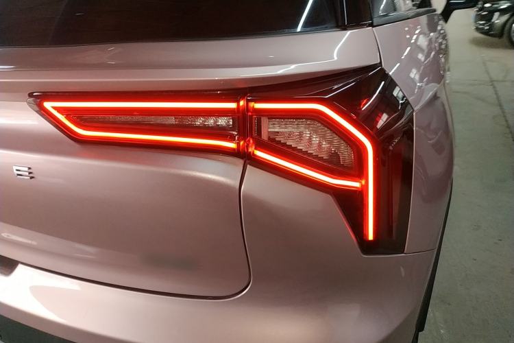 Used Geometry E Firefly 2024 301km Starlight Right Rear Taillight