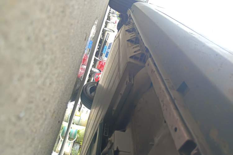Used Geometry E Firefly 2024 301km Starlight Right Side Sill