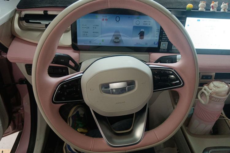 Used Geometry E Firefly 2024 401 km Fluorescent Steering Wheel