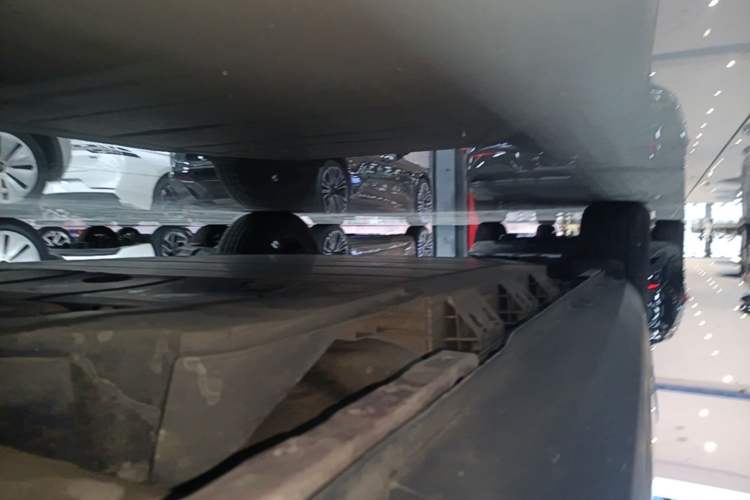 Used Geometry E Firefly 2024 401 km Fluorescent Right Side Sill