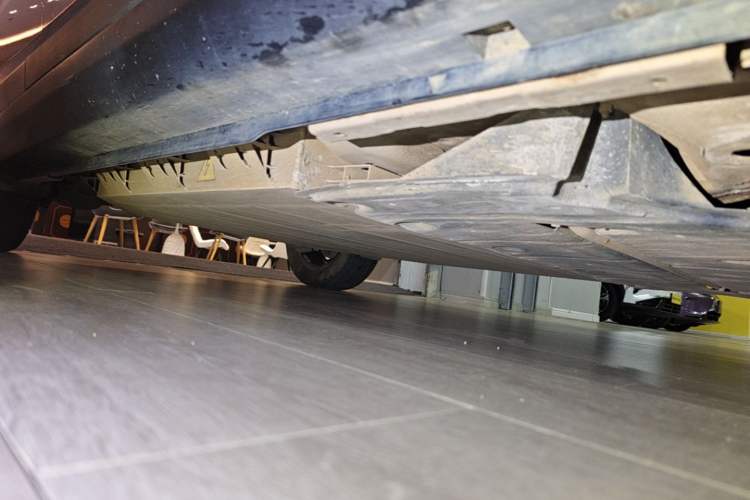 Used Geometry E Firefly 2024 401 km Fluorescent Right Side Sill