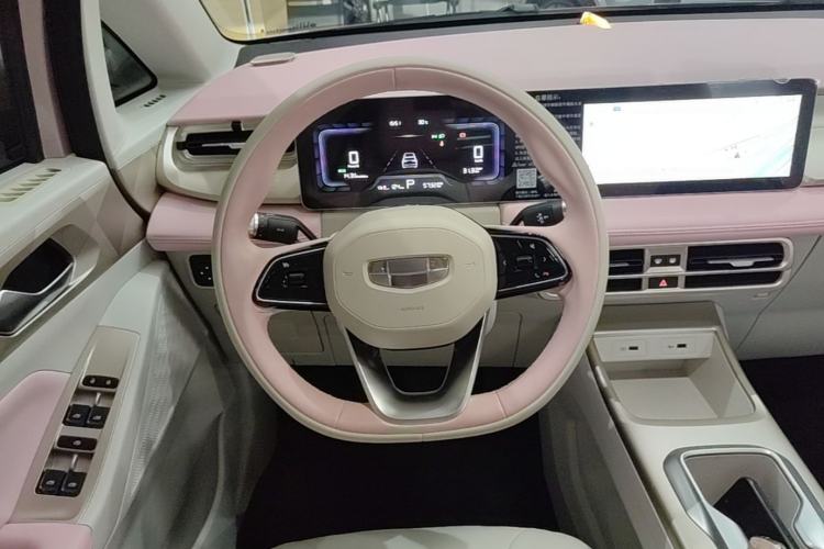 Used Geometry E Firefly 2024 401 km Fluorescent Steering Wheel
