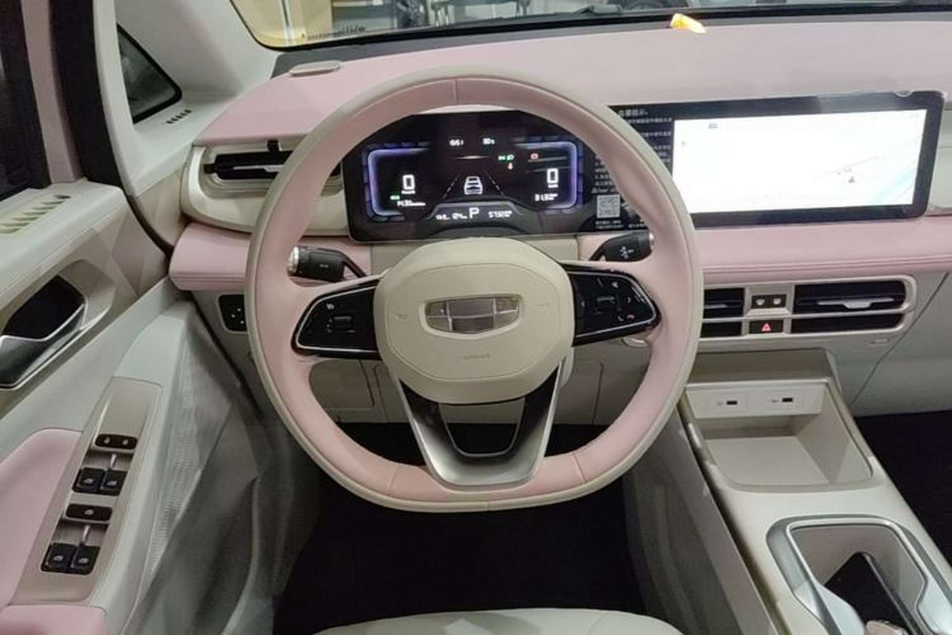 Used Geometry E Firefly 2024 401 km Fluorescent Steering Wheel