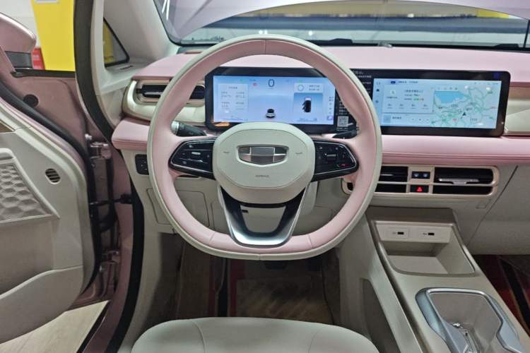 Used Geometry E Firefly 2024 401 km Fluorescent Steering Wheel