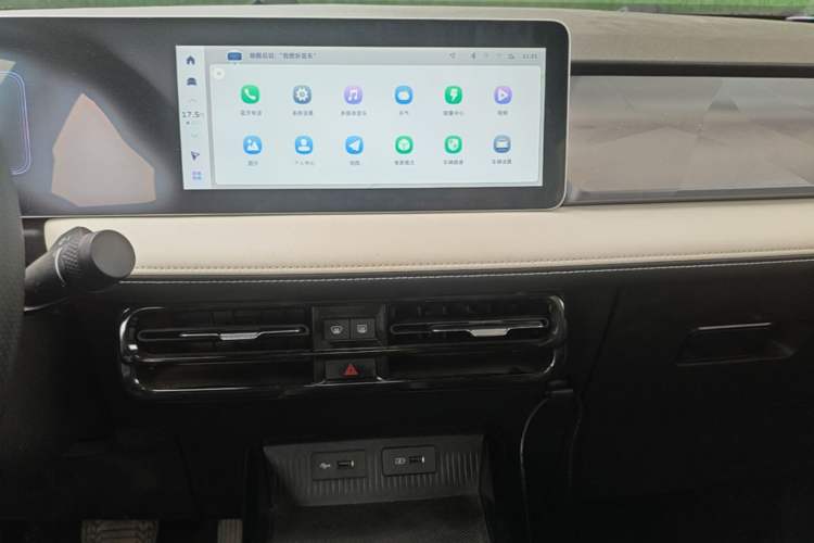 Used Geometry E Firefly 2024 301km Flowing Light Audio And AC Panel