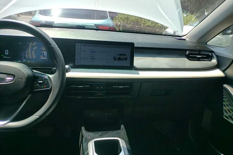 Used Geometry E Firefly 2024 301km Starlight Audio And AC Panel