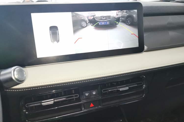 Used Geometry E Firefly 2024 401km Starlight Audio And AC Panel