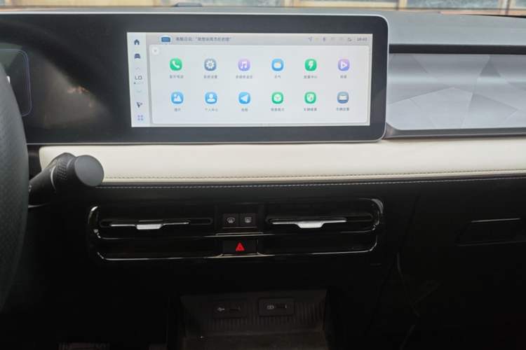 Used Geometry E Firefly 2024 301km Flowing Light Audio And AC Panel