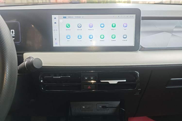 Used Geometry E Firefly 2024 301km Flowing Light Audio And AC Panel