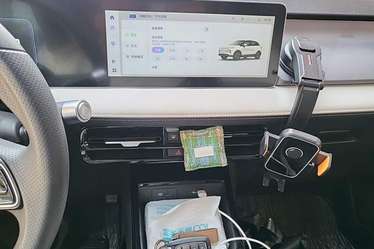 Used Geometry E Firefly 2024 401km Starlight Audio And AC Panel