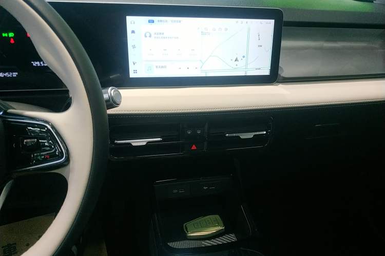 Used Geometry E Firefly 2024 401km Starlight Audio And AC Panel