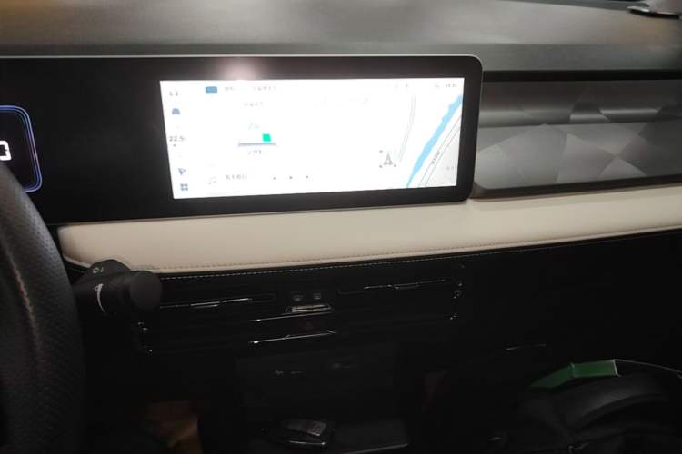 Used Geometry E Firefly 2024 301km Flowing Light Audio And AC Panel