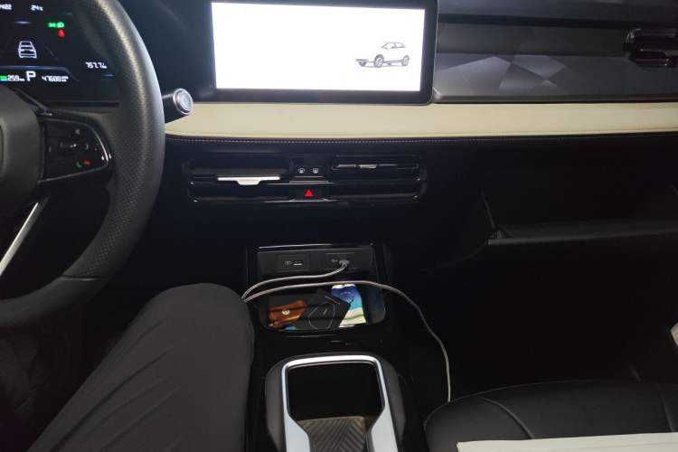 Used Geometry E Firefly 2024 301km Starlight Audio And AC Panel