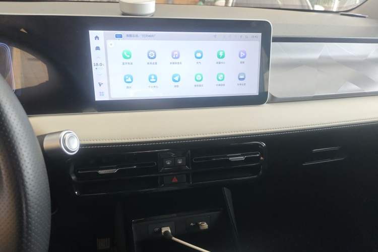 Used Geometry E Firefly 2024 401km Starlight Audio And AC Panel