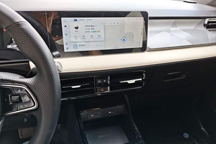 Used Geometry E Firefly 2024 301km Starlight Audio And AC Panel