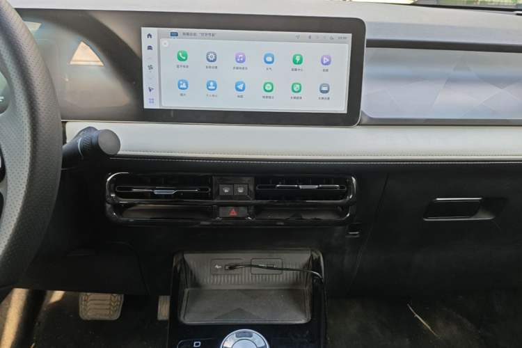 Used Geometry E Firefly 2024 301km Flowing Light Audio And AC Panel