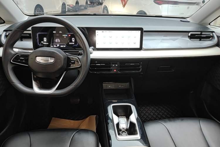 Used Geometry E Firefly 2024 301km Starlight Audio And AC Panel