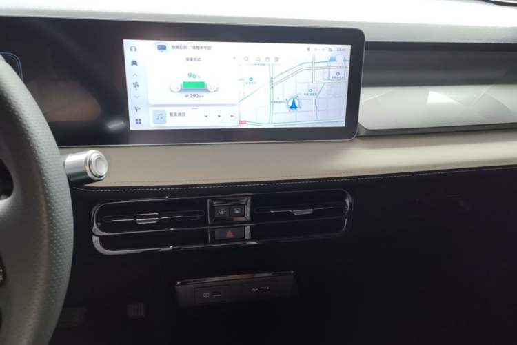 Used Geometry E Firefly 2024 301km Starlight Audio And AC Panel