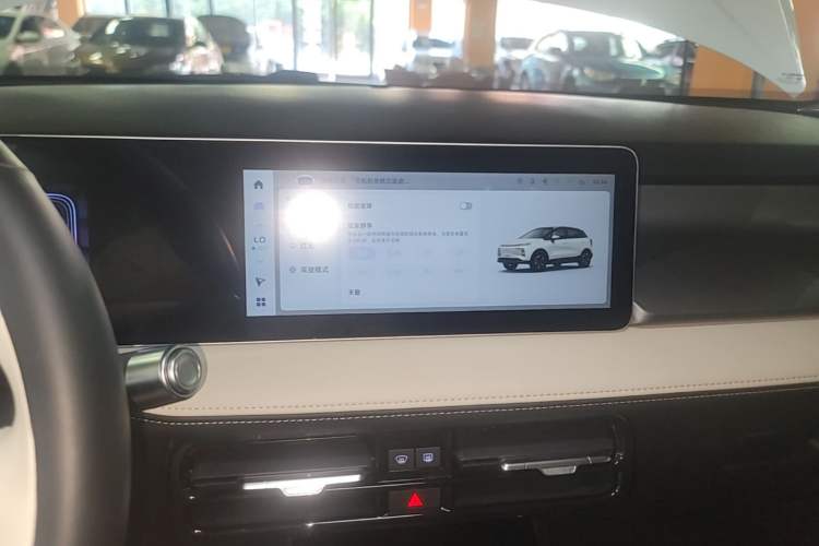 Used Geometry E Firefly 2024 401km Starlight Audio And AC Panel