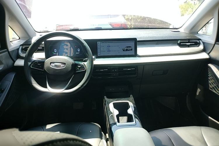 Used Geometry E Firefly 2024 301km Starlight Center Console