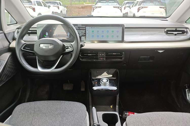 Used Geometry E Firefly 2024 301km Flowing Light Center Console