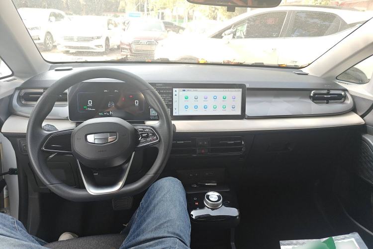 Used Geometry E Firefly 2024 301km Flowing Light Center Console