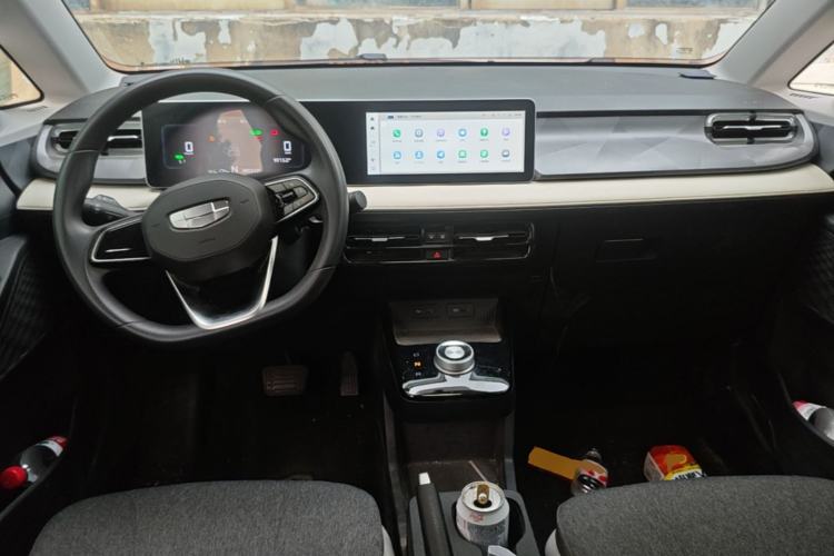 Used Geometry E Firefly 2024 301km Flowing Light Center Console