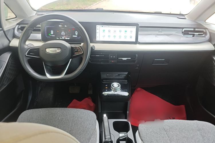 Used Geometry E Firefly 2024 301km Flowing Light Center Console