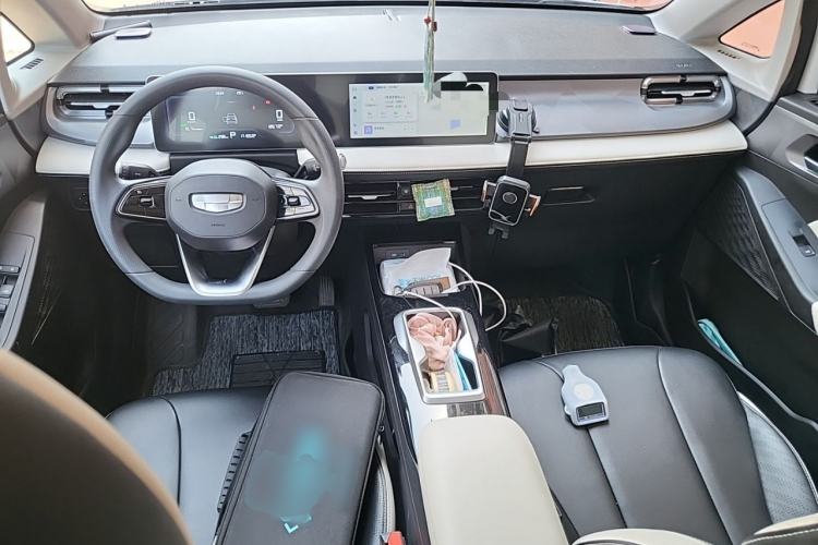 Used Geometry E Firefly 2024 401km Starlight Center Console