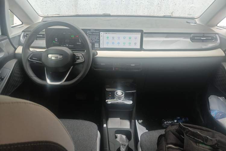 Used Geometry E Firefly 2024 301km Flowing Light Center Console