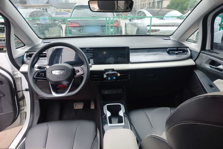 Used Geometry E Firefly 2024 301km Starlight Center Console