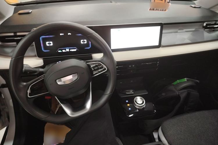 Used Geometry E Firefly 2024 301km Flowing Light Center Console
