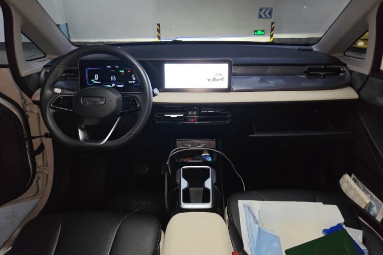 Used Geometry E Firefly 2024 301km Starlight Center Console