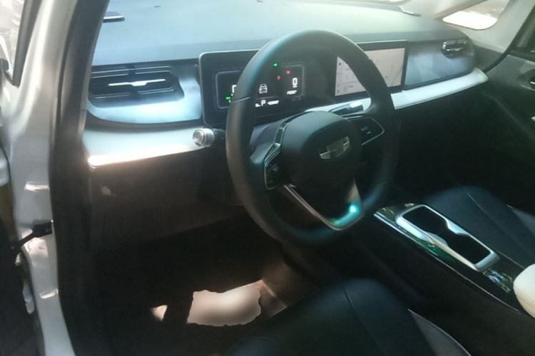 Used Geometry E Firefly 2024 401km Starlight Center Console