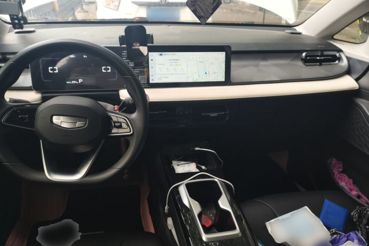 Used Geometry E Firefly 2024 401km Starlight Center Console