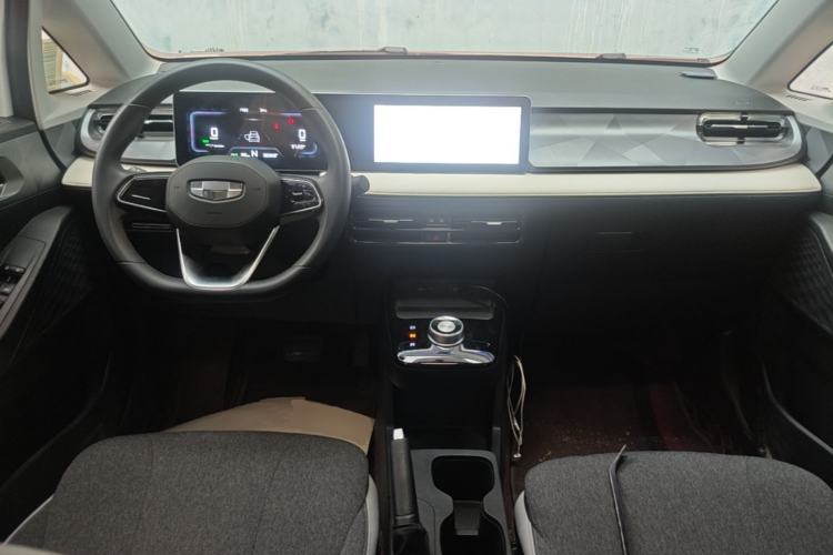 Used Geometry E Firefly 2024 301km Flowing Light Center Console